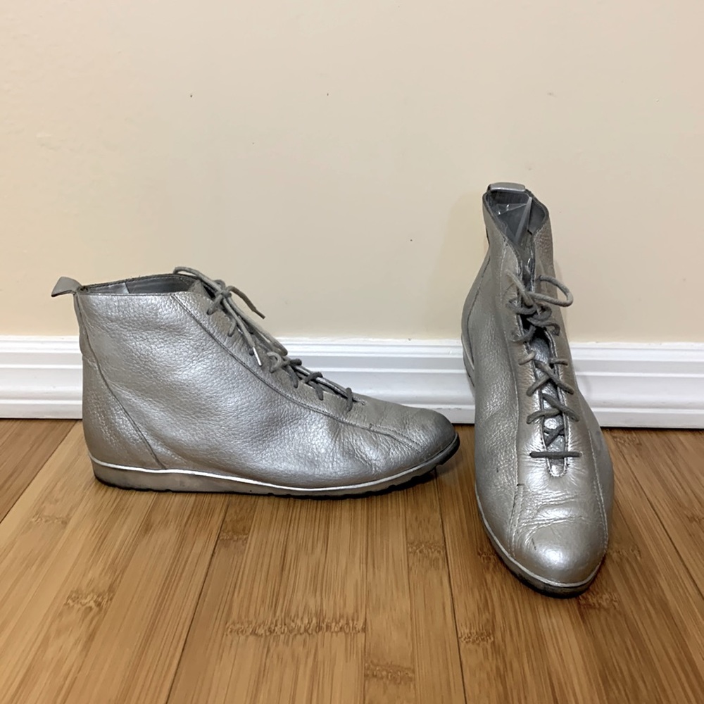 📍FINAL SALE📍RARE Adorable silver bootie Leather Vtg Brazil